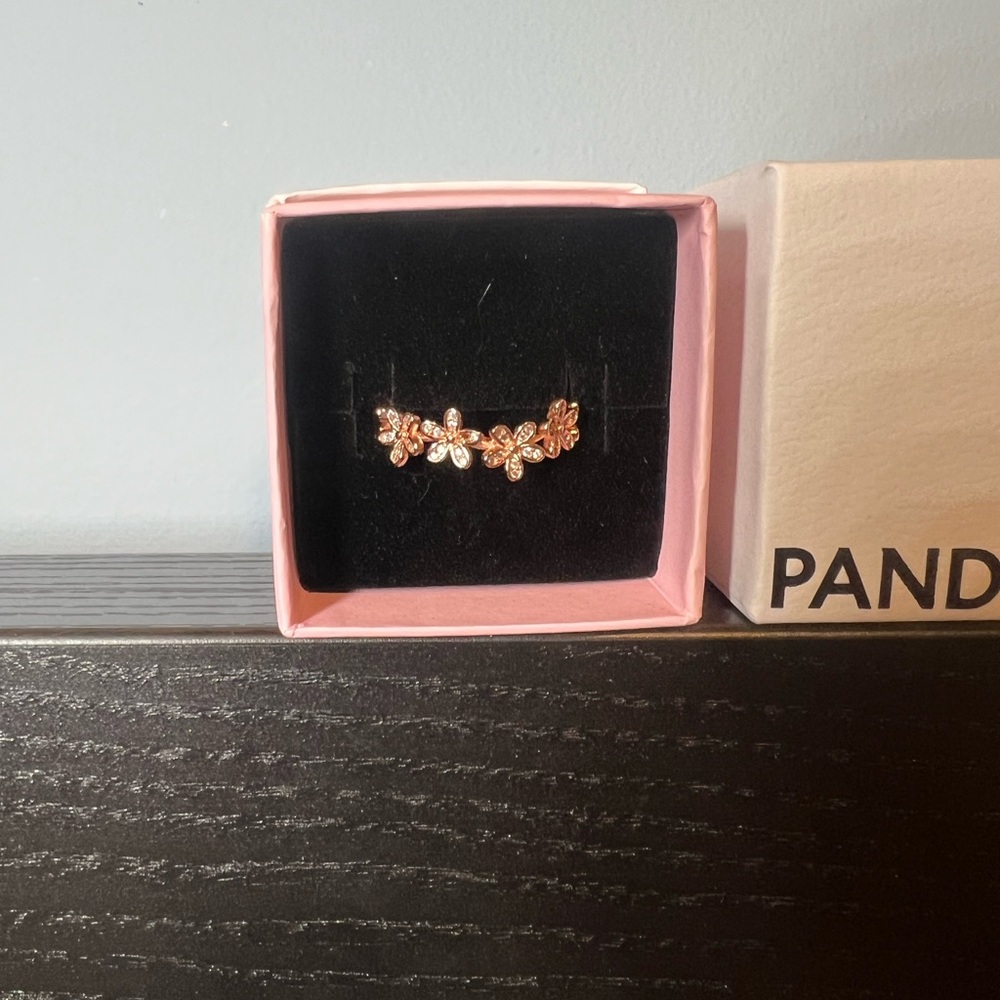 Pandora Dazzling Daisy Meadow Ring
⚠️ALL reasonable Offers Accepted 💍 - Picture 4 of 7